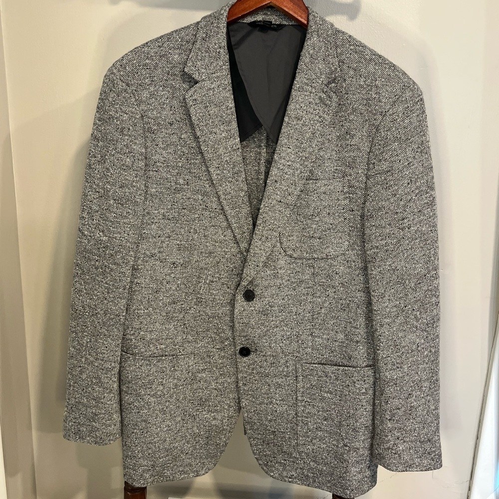 Men’s gray blazer from Banana Republic. Size  42R Slim fit.